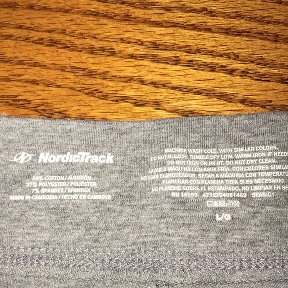 NordicTrack large shorts with wide waist band, cotton polyester and spandex - Picture 4 of 7